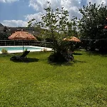 Vida Locrese Con Piscina Salata غيراتشه