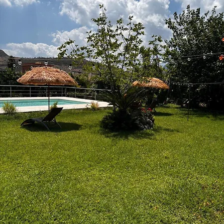 Vida Locrese Con Piscina Salata Gerace