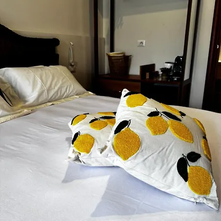 Vida Locrese Con Piscina Salata Gerace