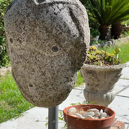 Vida Locrese Con Piscina Salata