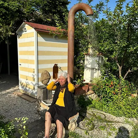 Vida Locrese Con Piscina Salata