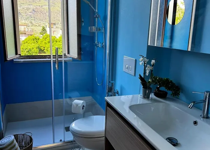 Vida Locrese Con Piscina Salata 杰拉切