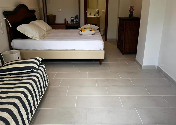 住宿加早餐酒店 Vida Locrese Con Piscina Salata 杰拉切