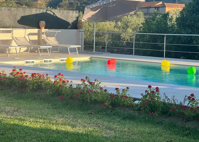 Vida Locrese Con Piscina Salata 住宿加早餐酒店 杰拉切