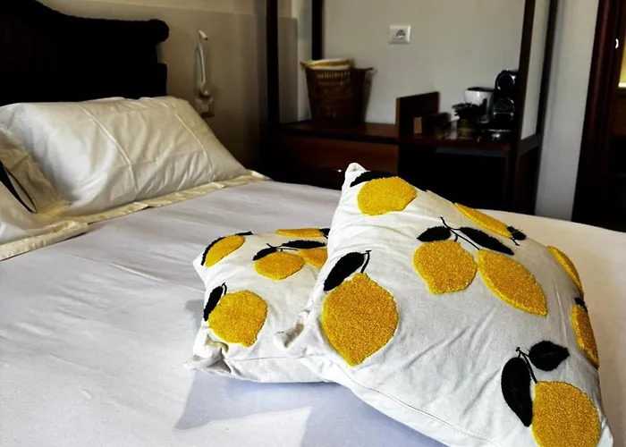 Vida Locrese Con Piscina Salata 杰拉切