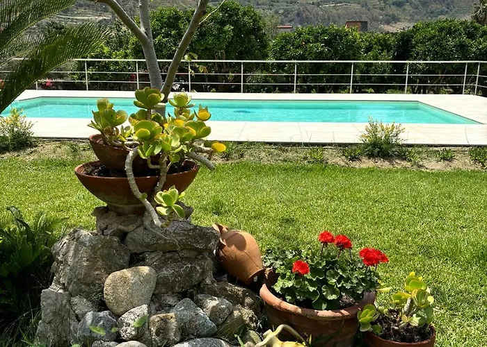 Vida Locrese Con Piscina Salata 住宿加早餐酒店 杰拉切