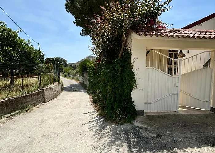 Vida Locrese Con Piscina Salata 3*