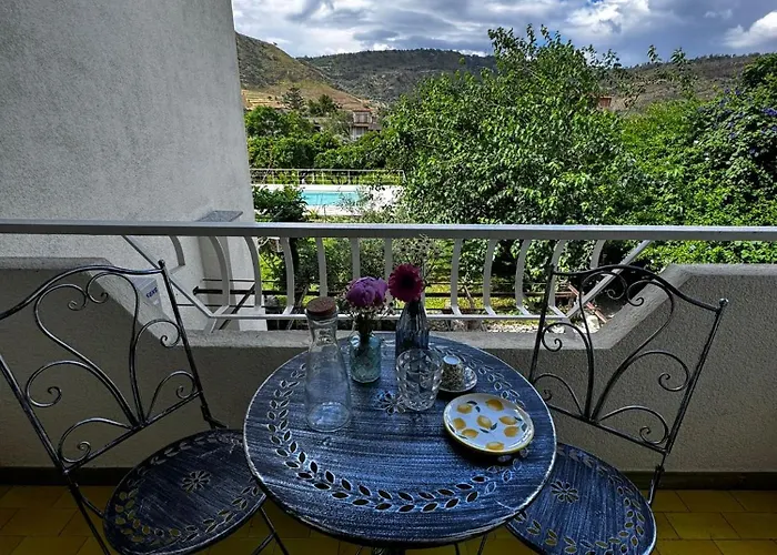 Vida Locrese Con Piscina Salata 3* 杰拉切