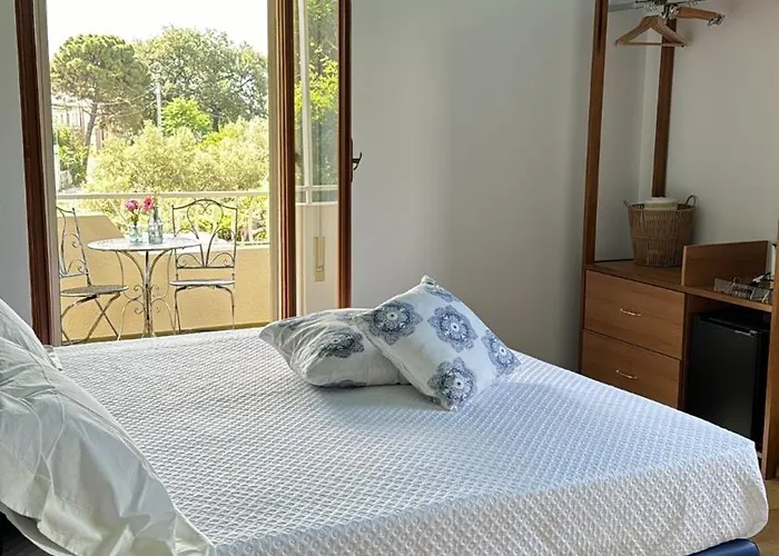 Vida Locrese Con Piscina Salata 3* 杰拉切