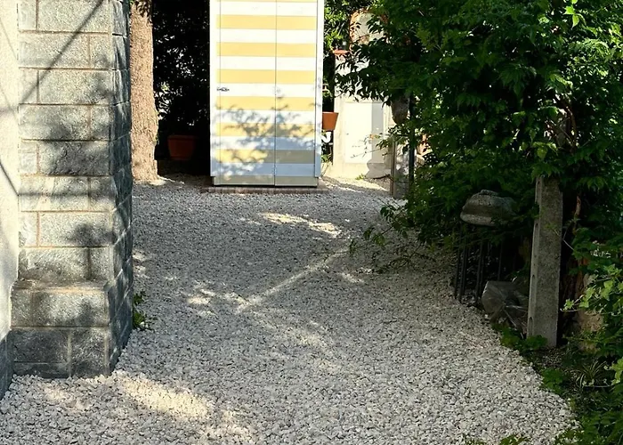 Vida Locrese Con Piscina Salata 杰拉切