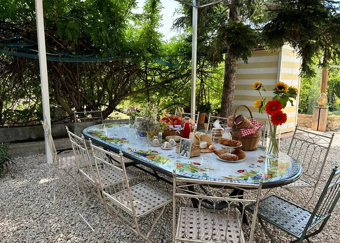 Vida Locrese Con Piscina Salata 杰拉切