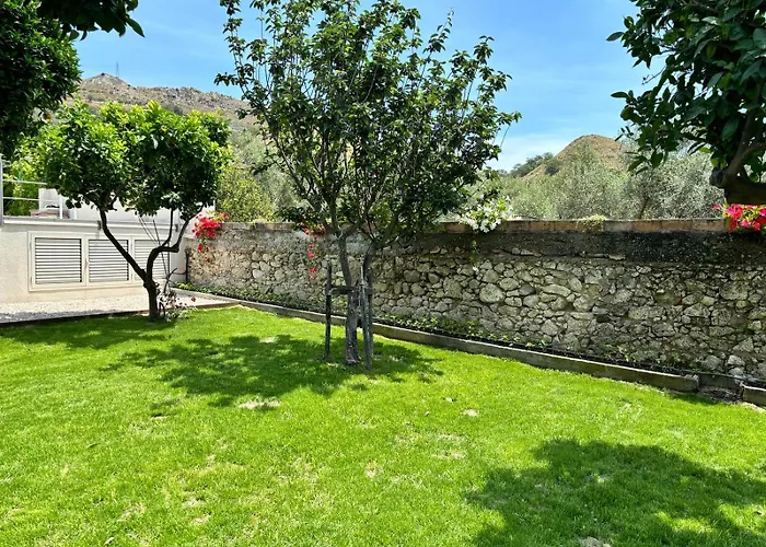 Vida Locrese Con Piscina Salata 住宿加早餐酒店 3*